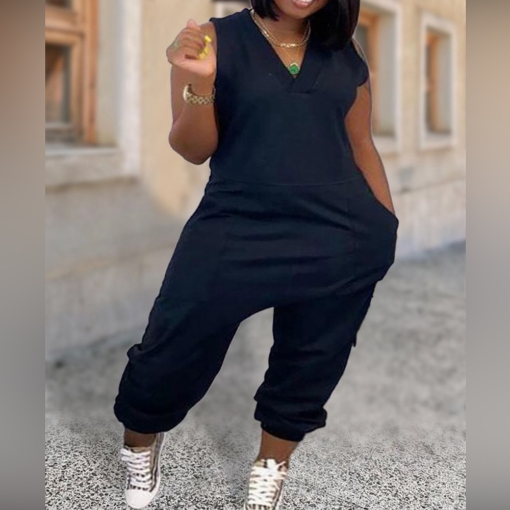 Plus size V-Next Pocket Design Sleeveless jumpsuit